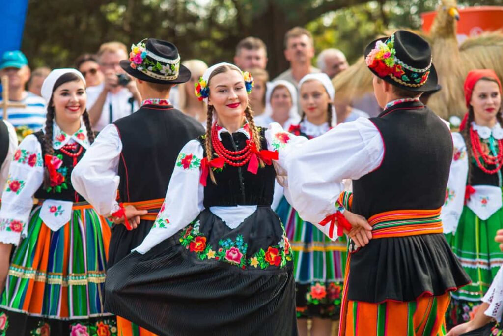 What are the cultural associations of the edelweiss flower