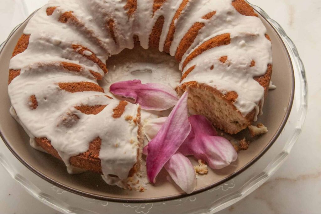 Can magnolia flowers be used in cooking