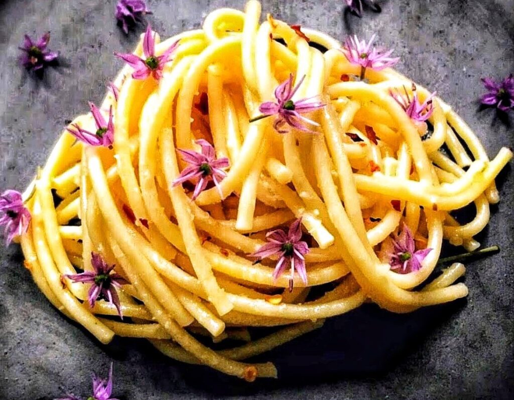 How can allium flowers be used in cooking