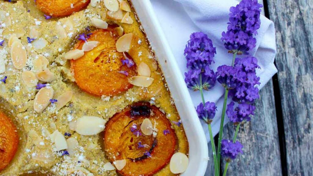 How can lavender flowers be used in cooking